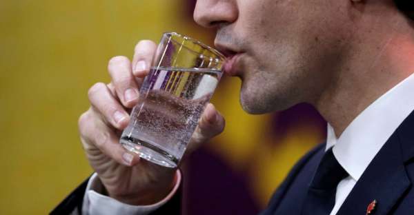 Quando beber muita água pode ser prejudicial à saúde