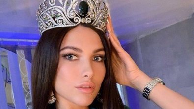 Miss Moscou perde o título por quebrar a coroa