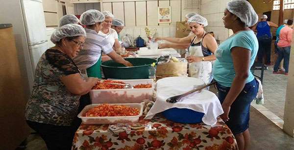 Associação Ministério da Esperança (AMEC) realiza almoço beneficente em prol da construção da sede em Colniza
