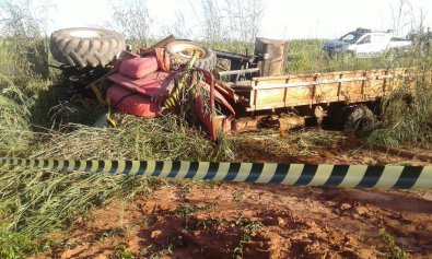 Trator se desprende de caminhão e mata agricultor esmagado em MT