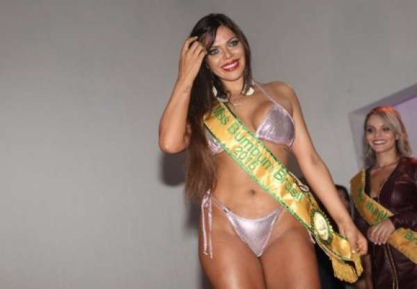 Suzy Cortez, sósia de Daniela Cicarelli, vence o Miss Bumbum Brasil 2015
