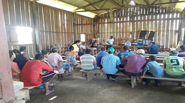 Vereadores participam de reunião na Associação do vale do salvação em Colnza-MT