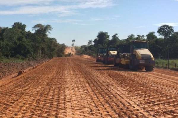 Iniciada a pavimentação da MT-170, que dá acesso às cidades de Castanheira, Juruena e Cotriguaçu. São dois lotes de trabalho com previsão de conclusão de 60 km ainda em 2016