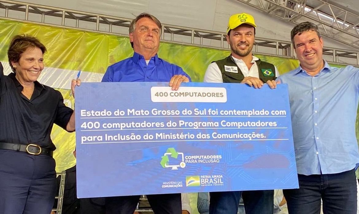 Presidente entrega títulos de propriedade rural em Mato Grosso do Sul