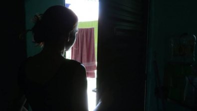 Padrasto dava R$ 10 para estuprar enteadas e prima em MT