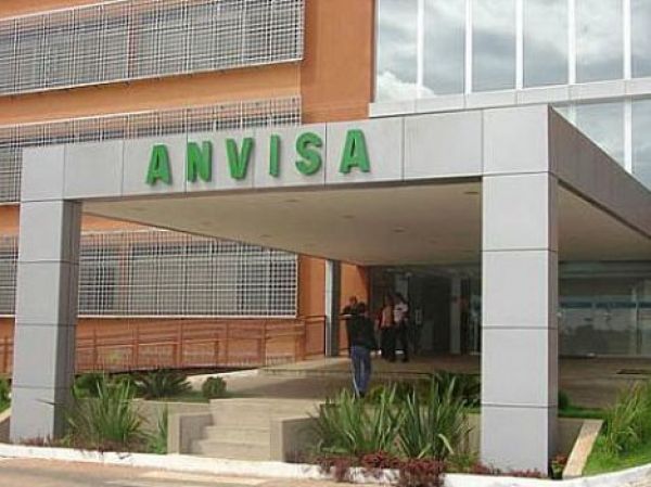 Anvisa suspende venda de antigripal e de lote de antibiótico