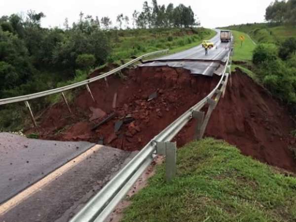 Chuva recorde arrebenta 163 e deixa parte de MS sem acesso ao Paraná
