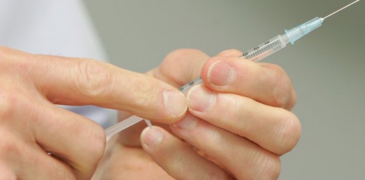 Vacinação contra o HPV começa hoje em todo o país; doença causa câncer