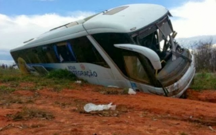 Ônibus com 23 passageiros que saiu de Alta Floresta e duas carretas se envolvem em acidente
