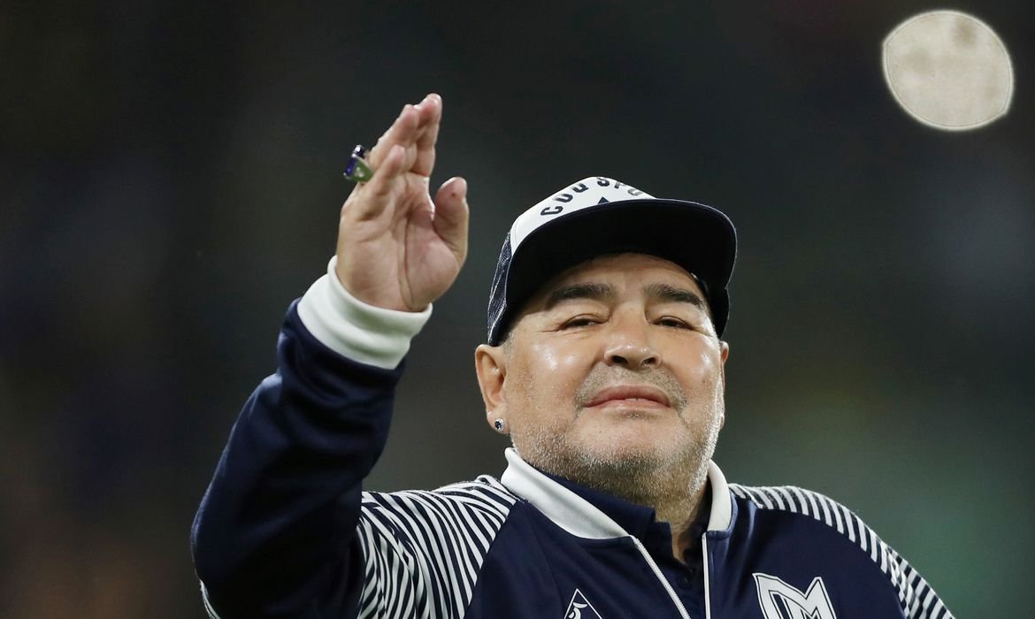 Morre Diego Maradona, aos 60 anos, após parada cardiorrespiratória