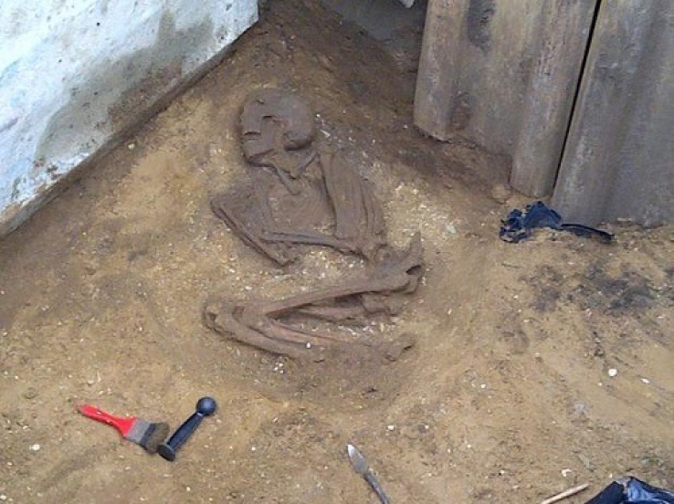 Esqueleto da era romana é encontrado em fossa na Grã-Bretanha