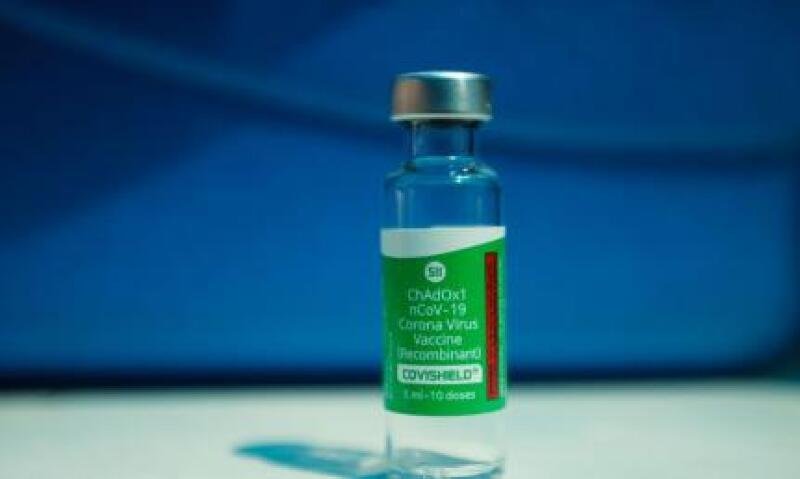 Jovem italiana recebe seis doses de vacina contra covid-19 por engano