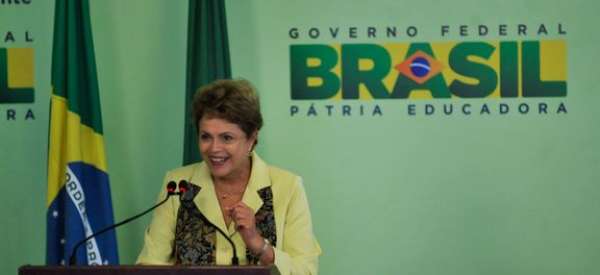 Dilma veta aumento do crédito consignado e mantém sigilo das operações do BNDES