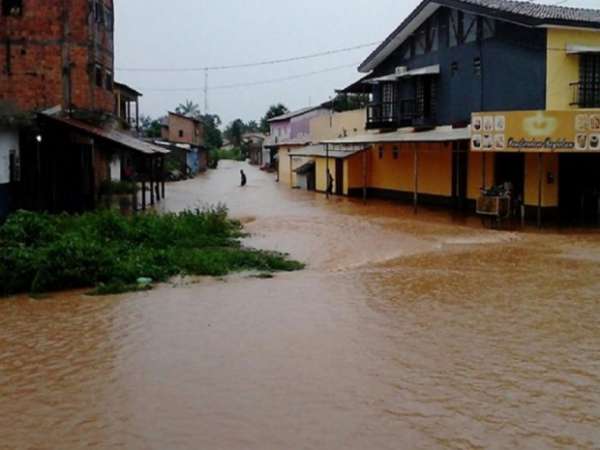 Chuva de 136,7 mm deixa 500 famílias ilhadas em Altamira, PA