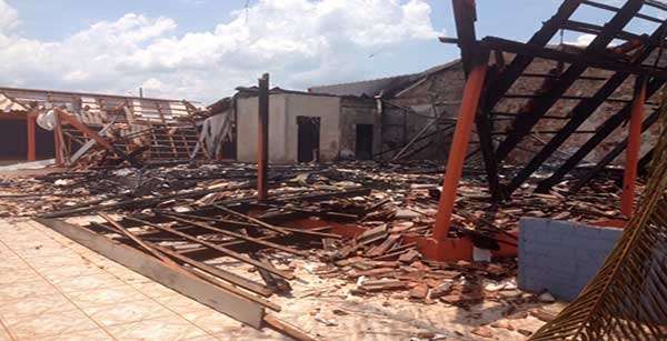 Residência é totalmente destruída pelo fogo no municipio de Aripuanã
