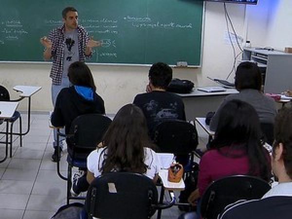 Brasil gasta por aluno um terço do valor de países desenvolvidos