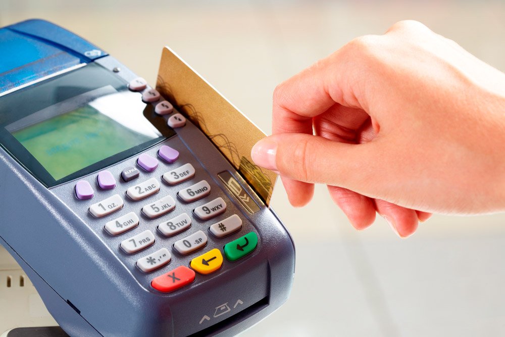 Redução na taxa do cartão de débito beneficia pequeno varejista