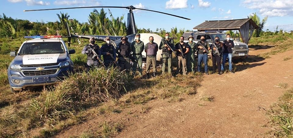 Após denúncia de Crimes Ambientais CIOPAER, PM, PJC e SEMA apreende um helicóptero Robinson R44 e 02 pessoas em Colniza 