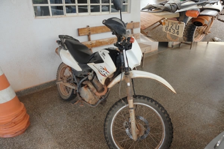 Ação - policia militar de Juína recupera moto furtada em Colniza