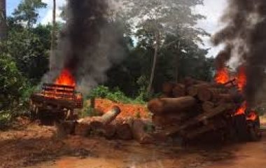 IBAMA esclarece a vereadores ações sobre queima de maquinários na região de Juína