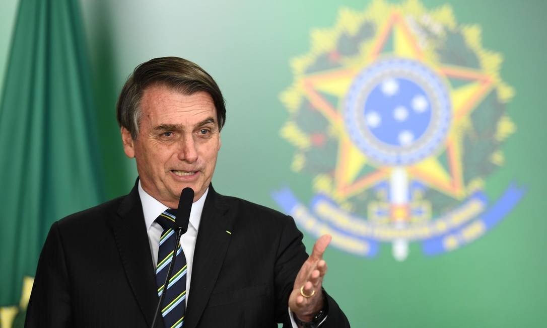 Bolsonaro assina decreto que muda regras sobre uso de armas por colecionadores e atiradores
