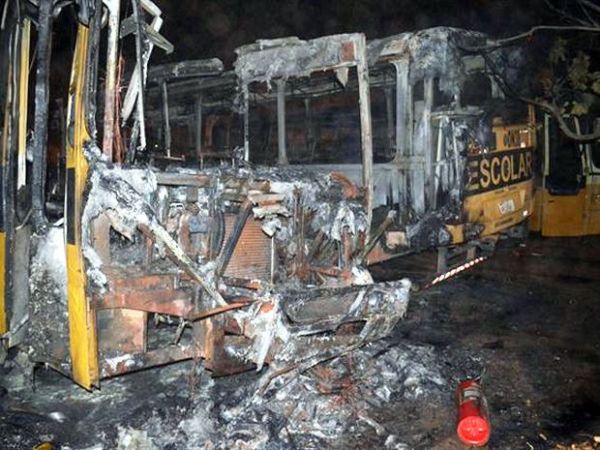 Adolescentes são detidos suspeitos de queimar quatro ônibus em MT