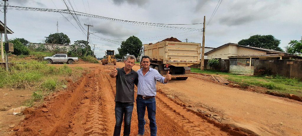 Novo secretario de obras de Colniza, da início nos trabalhos de melhorias das estradas do município 