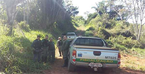 Polícia Militar de Juína garante segurança de agentes do IBAMA em operação que apreendeu veículos em Colniza-MT