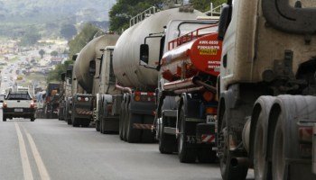 Devido a greve dos caminhoneiros postos de combustíveis estão ficando sem estoque