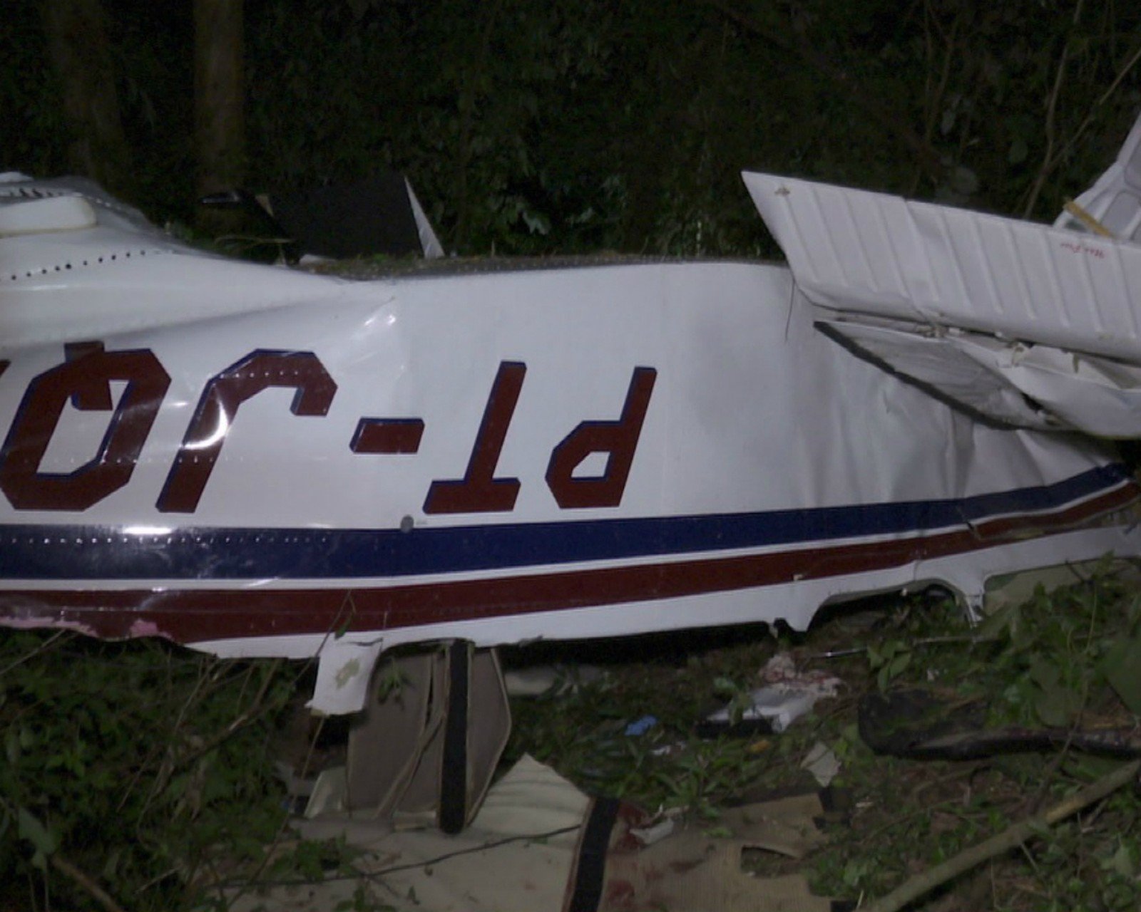 Queda de avião de pequeno porte deixa três mortos, em Cascavel