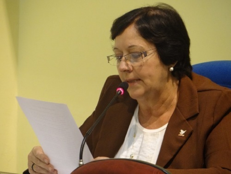 Vereadora acusa gestão de perseguição e sugere renúncia ao prefeito