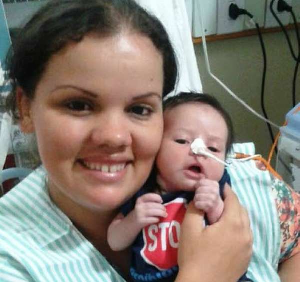 Mãe pede ajuda para salvar bebê de dois meses com dificuldade de respirar