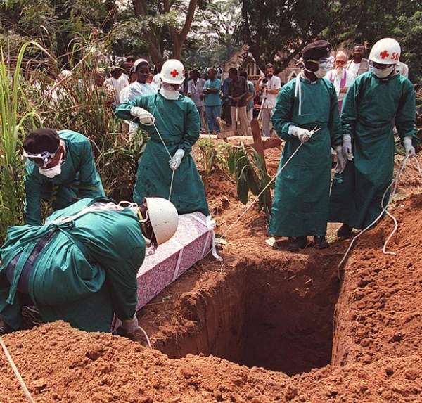 Ebola volta a matar na África