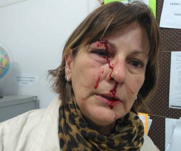 Professora é agredida por aluno dentro de colégio em SC
