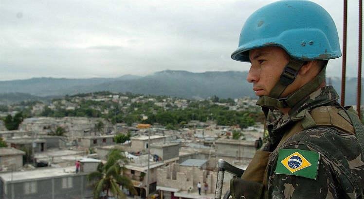 Militares brasileiros continuam no Haiti por causa do Furacão Irma