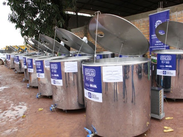 Governo entrega 40 resfriadores de leite no Café da Roça