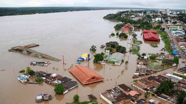 Em Porto Velho Chuvas intensas provocaram a pior cheia da história do Rio Madeira, 2.478 pessoas estão desabrigadas por causa das enchentes