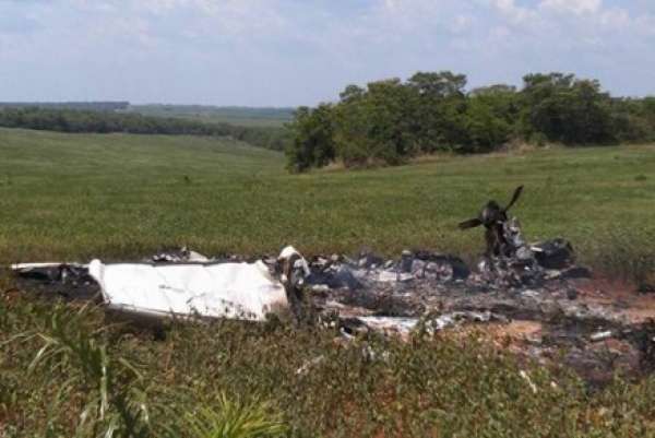 Avião cai em fazenda de MT e piloto morre carbonizado