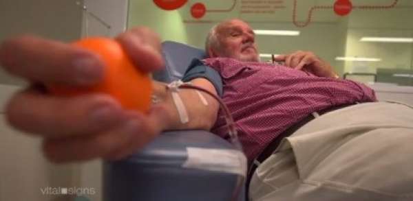 Homem com anticorpos raros doa sangue há 60 anos e salva 2 milhões de bebês