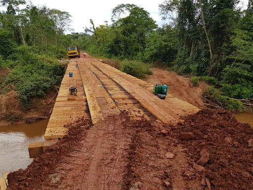 Prefeitura de Colniza realiza reparos em pontes e aterros necessários nas linhas G1 e G4