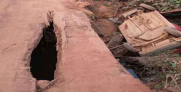 Carro é encontrado tombado caído de ponte em estrada que liga Colniza à Aripuanã