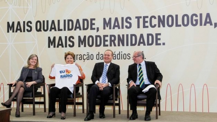 Presidente Dilma assina decreto autorizando migração de rádios AM para FM