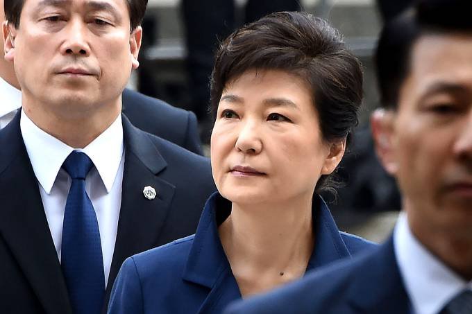 Acusada de corrupção, ex-presidente da Coreia do Sul passa primeiro dia presa 