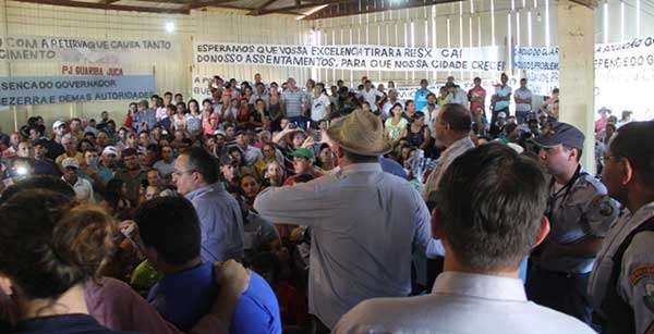 Prefeito Assis Raupp e moradores do Guariba recebe a visita do Governador Pedro Taques