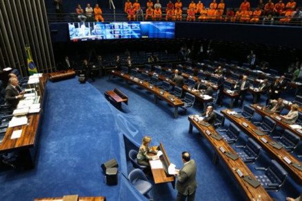 Após sete horas, Senado aprova reforma trabalhista de Temer