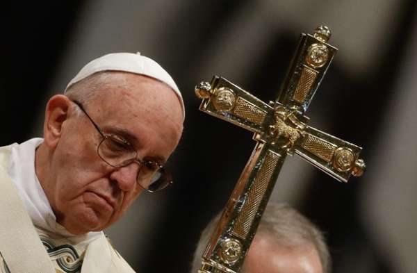 Em novo livro, Papa diz se considerar tão pecador quanto um preso