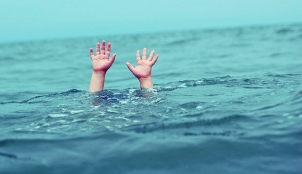Criança de 5 anos morre afogada em centro de eventos