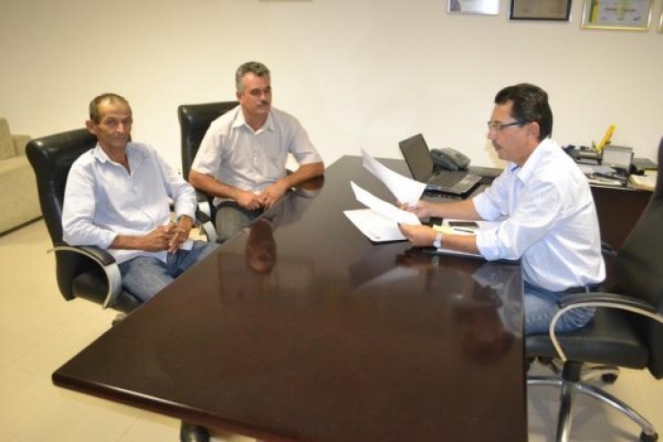 Vereadores de Cotriguaçu e secretário de Colniza se reúnem com Deputado Ezequiel