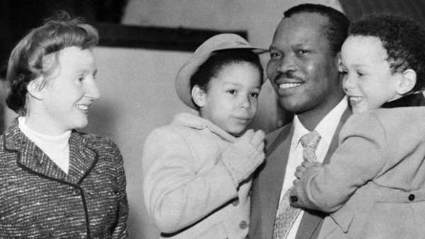 Um caso de amor que comoveu o mundo: o príncipe africano que abdicou de trono para se casar com mulher branca