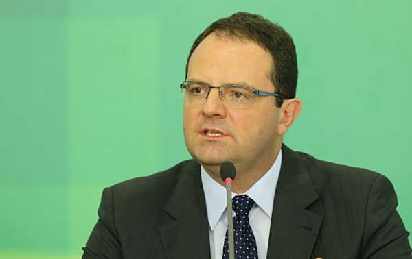 Governo estuda uso do FGTS como garantia de empréstimo consignado, diz Barbosa